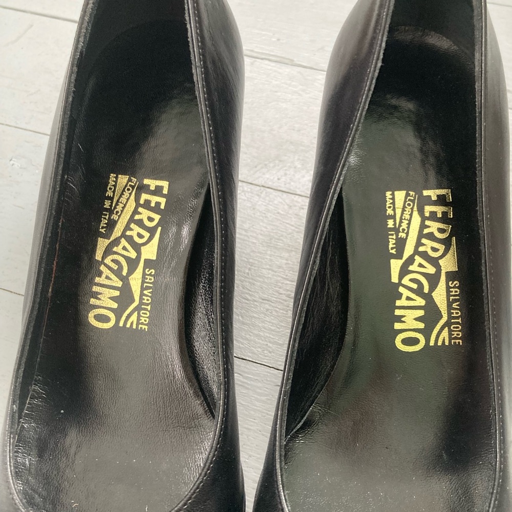 Salvadore Ferragamo Navitas Pointed Black Leather Kitten Bow Heels 7 - Picture 4 of 7